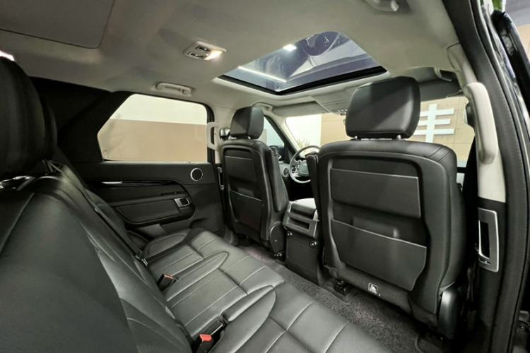Used Land Rover Discovery 2019 3.0 SC V6 SE Interior 4