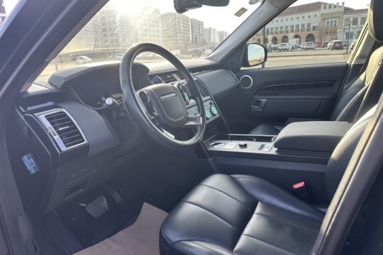 Used Land Rover Discovery 2019 3.0 SC V6 SE Interior 4