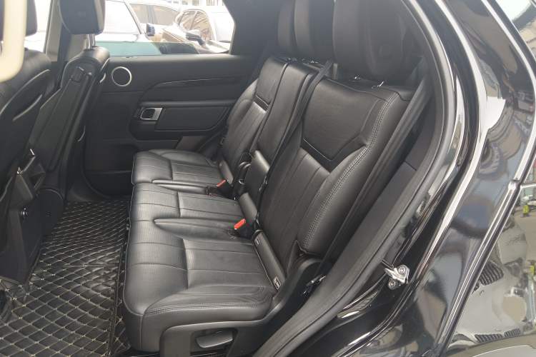 Used Land Rover Discovery 2019 3.0 SC V6 SE Interior 4