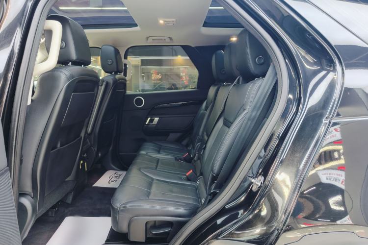 Used Land Rover Discovery 2019 3.0 SC V6 SE Interior 5