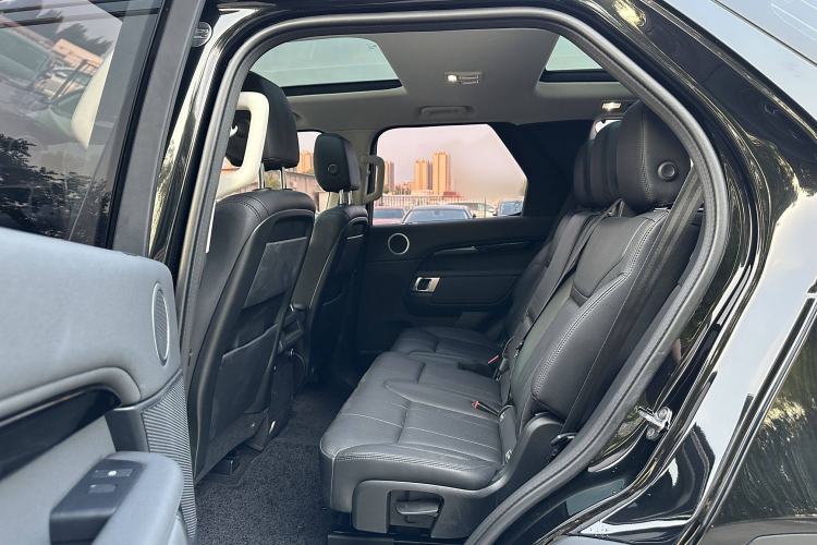 Used Land Rover Discovery 2019 3.0 SC V6 SE Interior 5