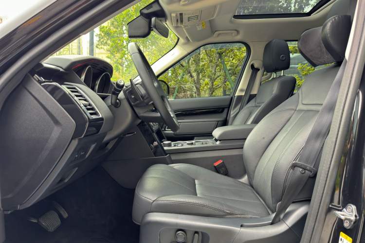 Used Land Rover Discovery 2019 3.0 SC V6 SE Interior 5