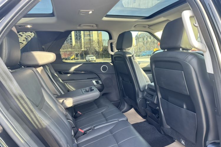 Used Land Rover Discovery 2019 3.0 SC V6 SE Interior 5