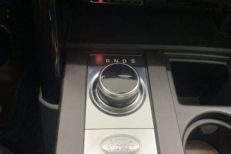 Used Land Rover Discovery 2019 3.0 SC V6 SE Interior 5