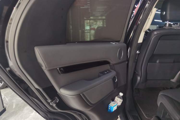 Used Land Rover Discovery 2019 2.0T SE Interior 5