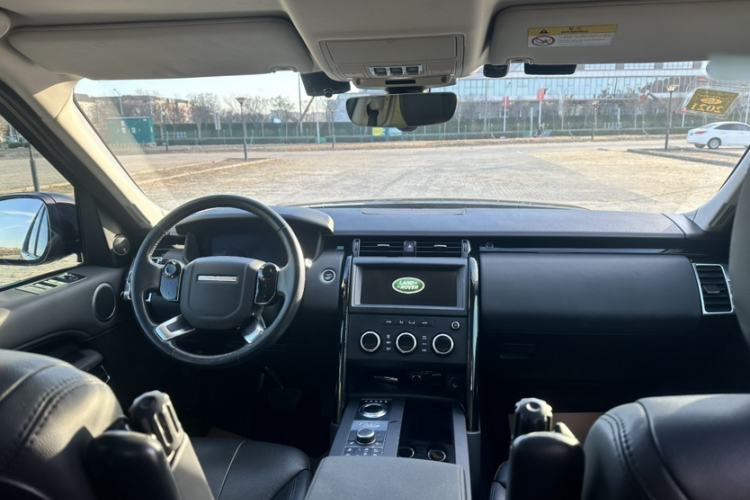 Used Land Rover Discovery 2019 3.0 SC V6 SE Interior 6