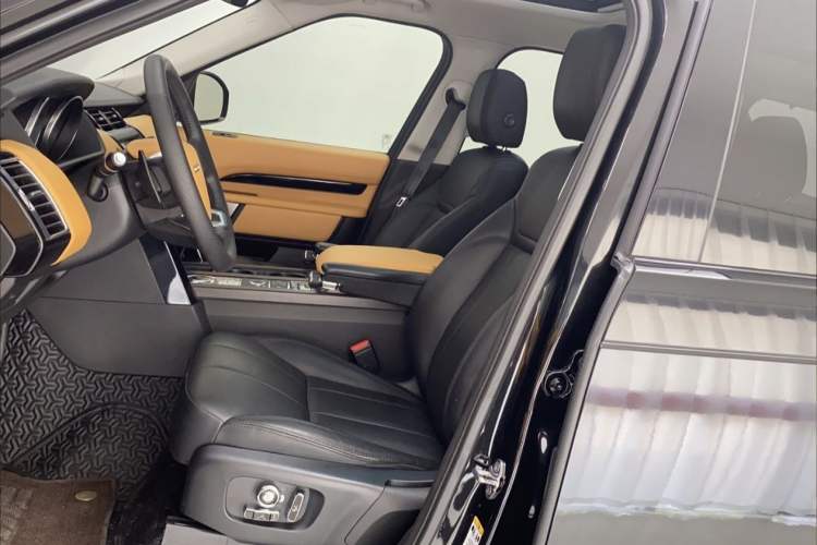 Used Land Rover Discovery 2019 3.0 SC V6 SE Interior 6