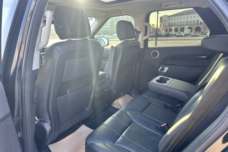 Used Land Rover Discovery 2019 3.0 SC V6 SE Interior 7