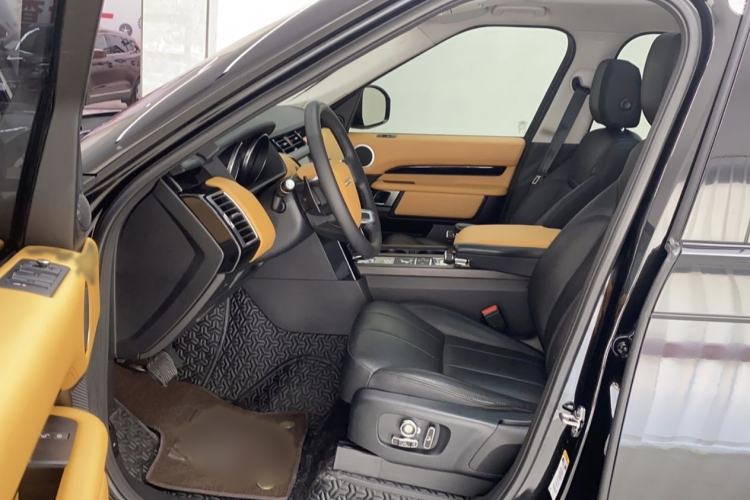 Used Land Rover Discovery 2019 3.0 SC V6 SE Interior 7