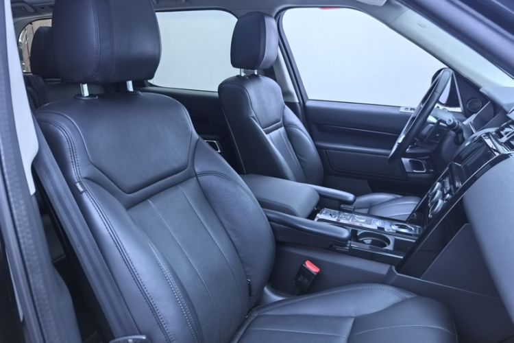 Used Land Rover Discovery 2019 3.0 SC V6 SE Interior 7