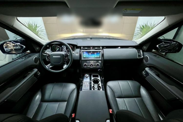 Used Land Rover Discovery 2019 3.0 SC V6 SE Interior 8