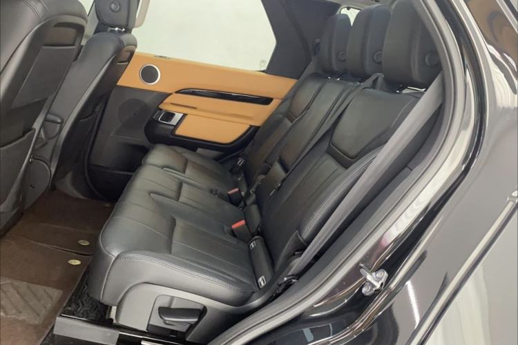 Used Land Rover Discovery 2019 3.0 SC V6 SE Interior 8