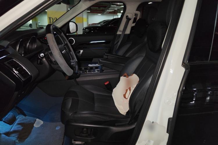 Used Land Rover Discovery 2019 2.0T SE Left Front Seat