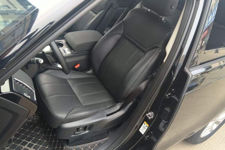 Used Land Rover Discovery 2019 3.0 SC V6 SE Left Front Seat