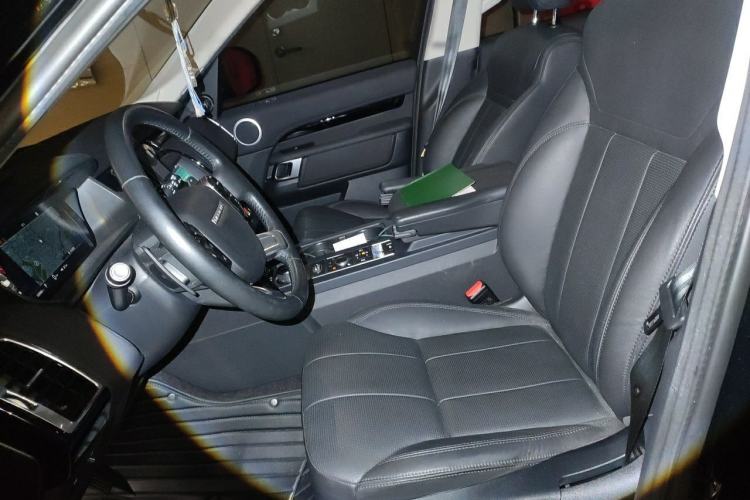 Used Land Rover Discovery 2019 2.0T SE Left Front Seat