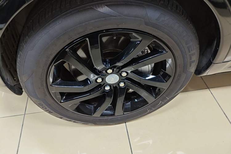 Used Land Rover Discovery 2019 3.0 SC V6 HSE Left Front Wheel Hub