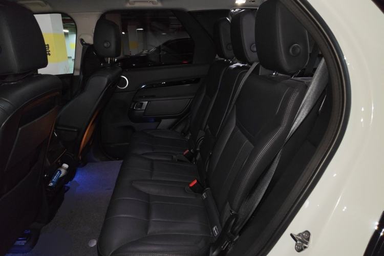 Used Land Rover Discovery 2019 2.0T SE Left Rear Seat
