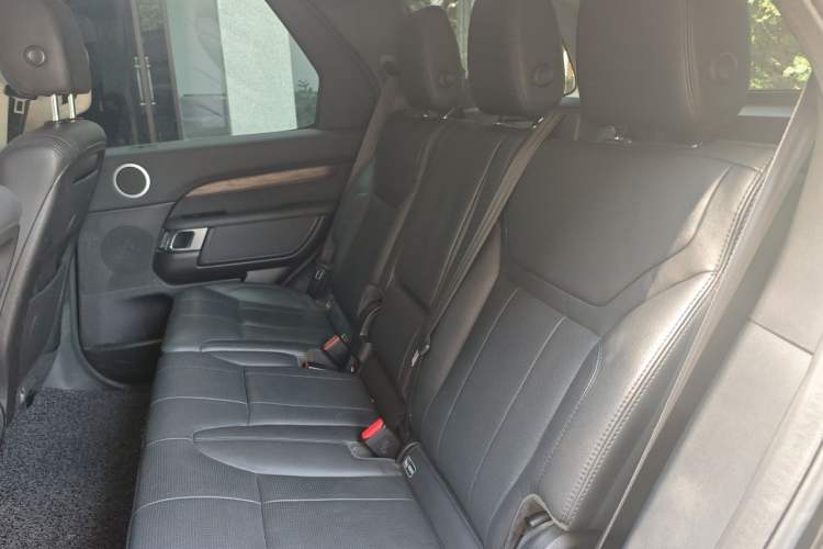Used Land Rover Discovery 2019 3.0 SC V6 HSE Left Rear Seat