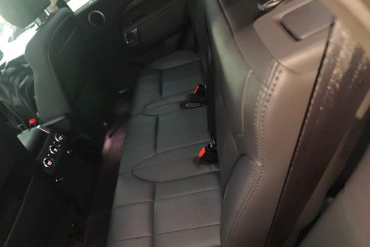 Used Land Rover Discovery 2019 3.0 SC V6 HSE Left Rear Seat