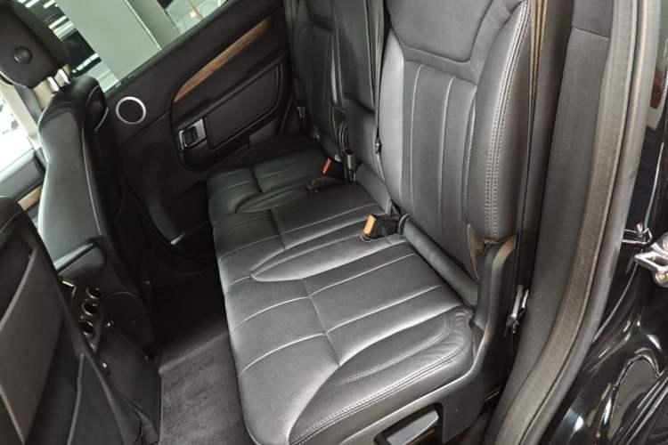 Used Land Rover Discovery 2019 3.0 SC V6 HSE Left Rear Seat