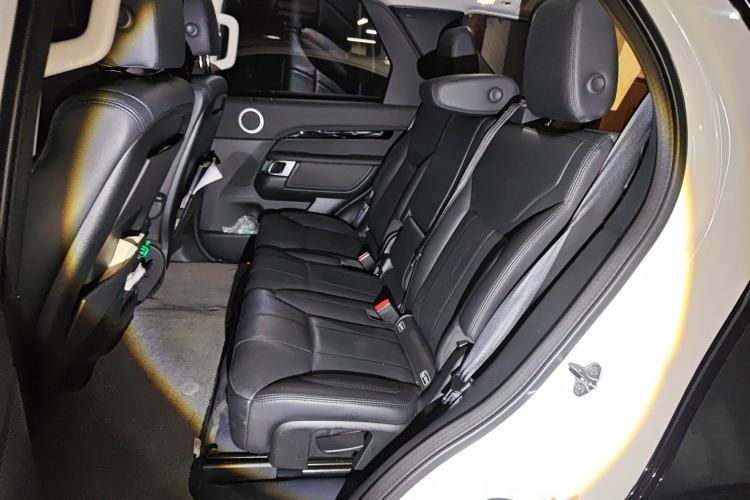 Used Land Rover Discovery 2019 2.0T SE Left Rear Seat