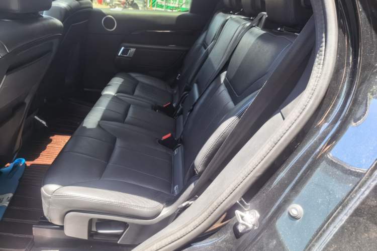 Used Land Rover Discovery 2019 3.0 SC V6 SE Left Rear Seat