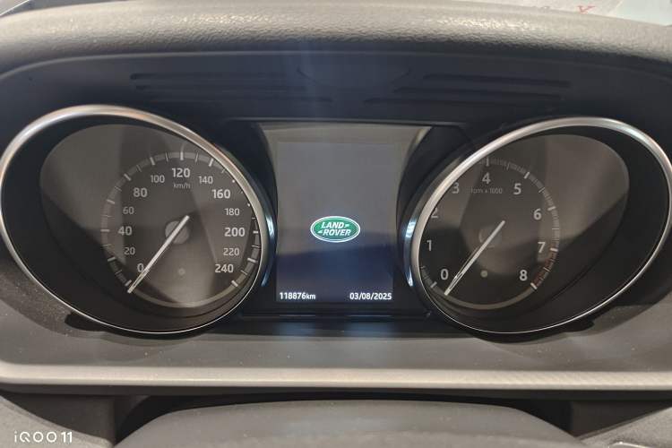 Used Land Rover Discovery 2019 3.0 SC V6 SE Odometer Close Up