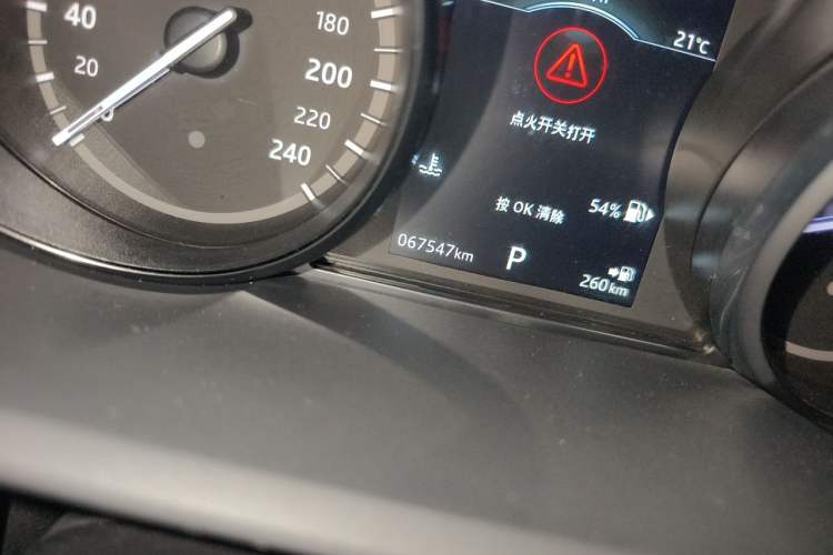 Used Land Rover Discovery 2019 3.0 SC V6 SE Odometer Close Up