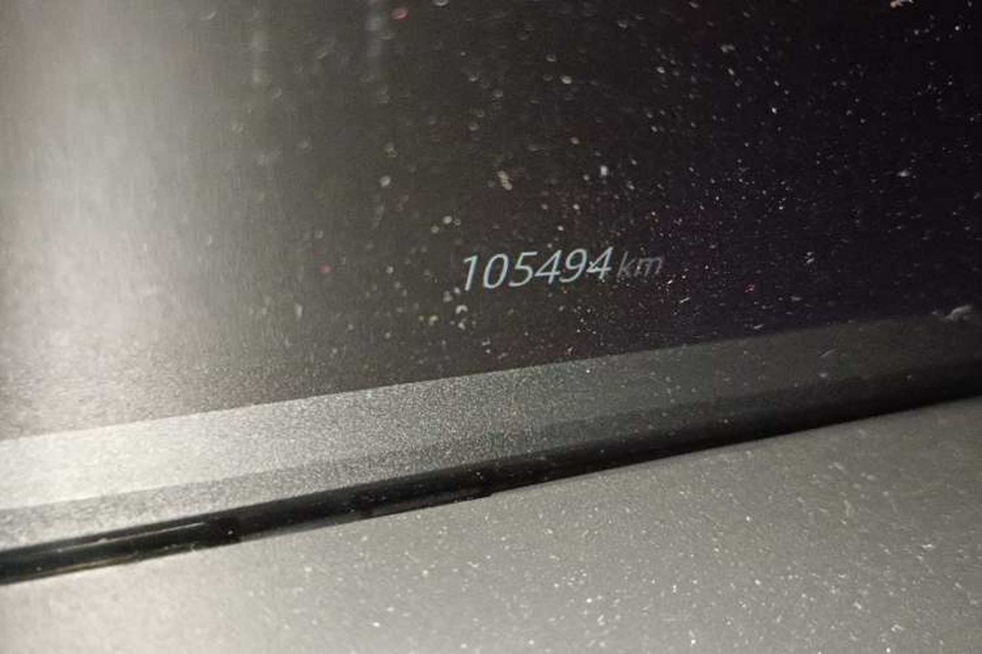 Used Land Rover Discovery 2019 2.0T HSE Odometer Close Up
