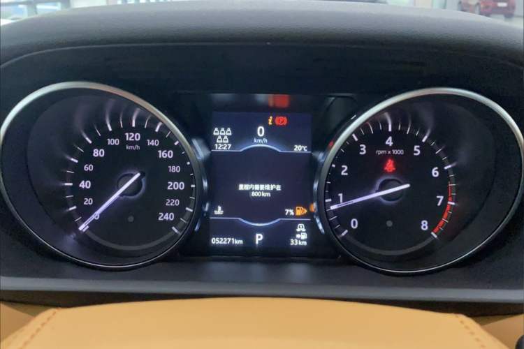 Used Land Rover Discovery 2019 3.0 SC V6 SE Odometer Close Up