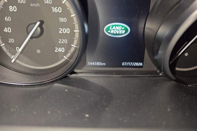 Used Land Rover Discovery 2019 3.0 SC V6 SE Odometer Close Up