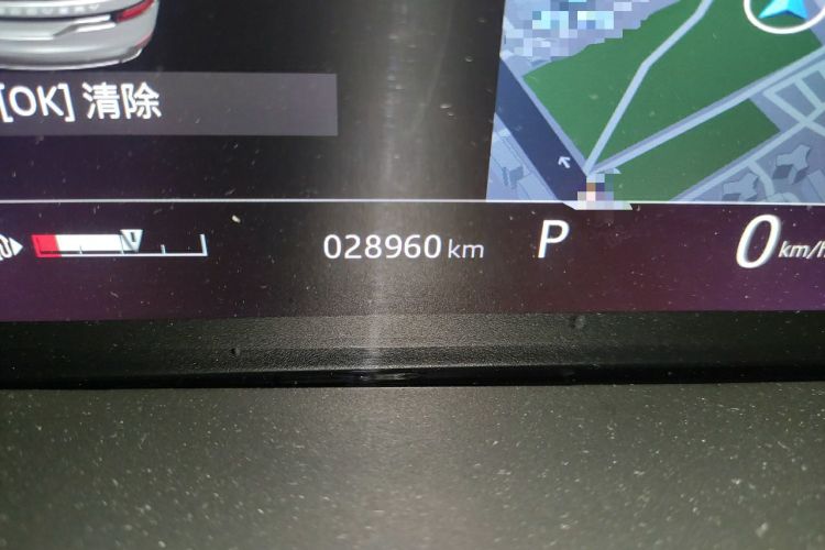 Used Land Rover Discovery 2019 2.0T SE Odometer Close Up