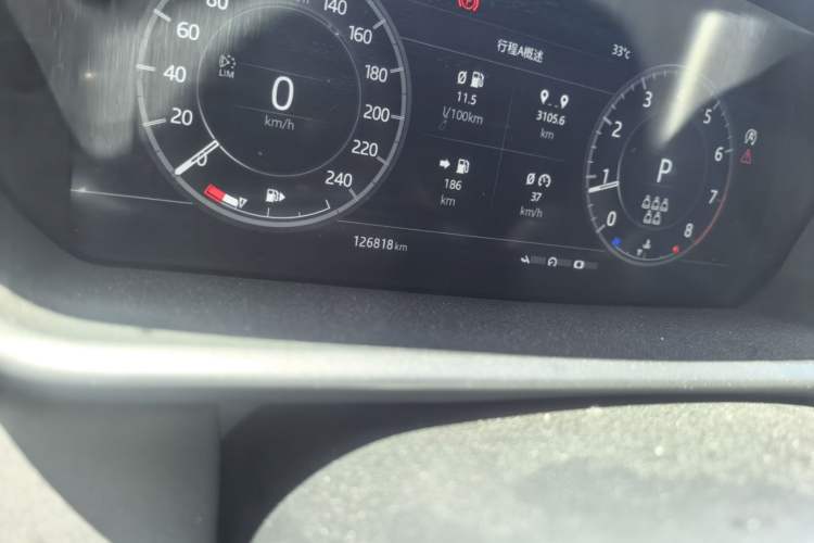 Used Land Rover Discovery 2019 3.0 SC V6 SE Odometer Close Up