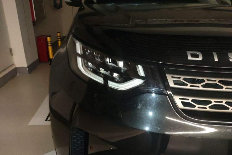 Used Land Rover Discovery 2019 2.0T SE Right Front Headlight