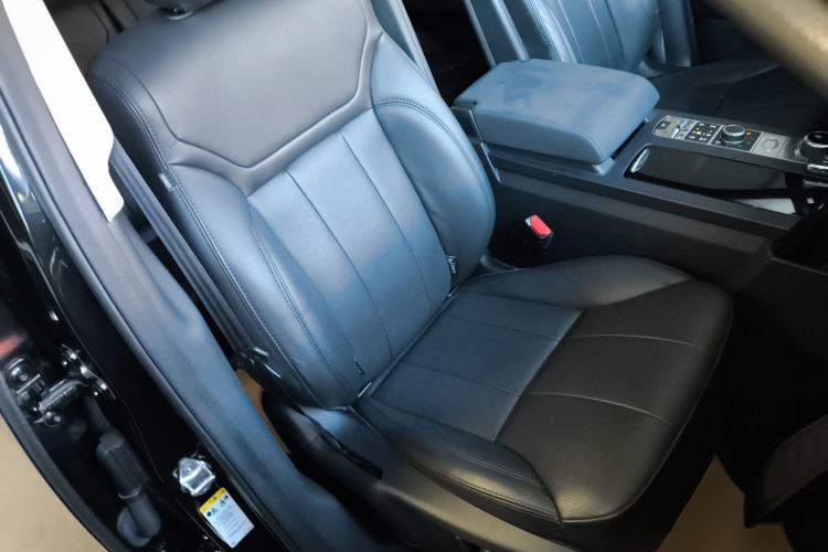 Used Land Rover Discovery 2019 3.0 SC V6 SE Right Front Seat