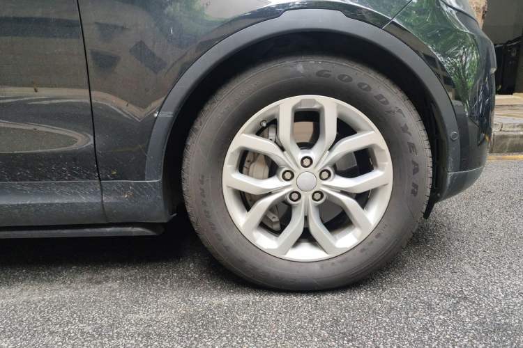 Used Land Rover Discovery 2019 3.0 SC V6 SE Right Front Wheel Hub