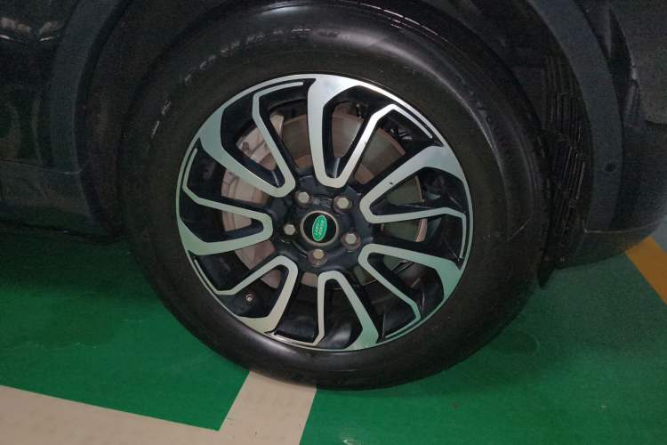 Used Land Rover Discovery 2019 3.0 SC V6 SE Right Front Wheel Hub