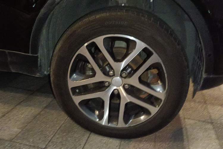 Used Land Rover Discovery 2019 2.0T HSE Right Front Wheel Hub