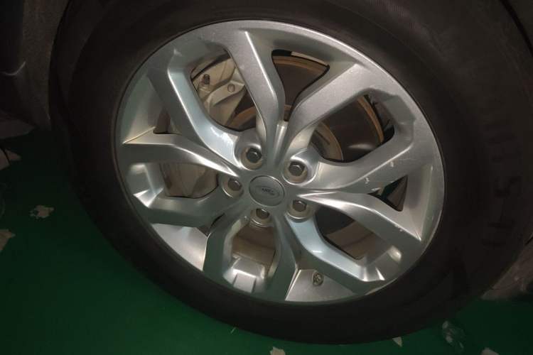 Used Land Rover Discovery 2019 3.0 SC V6 SE Right Front Wheel Hub