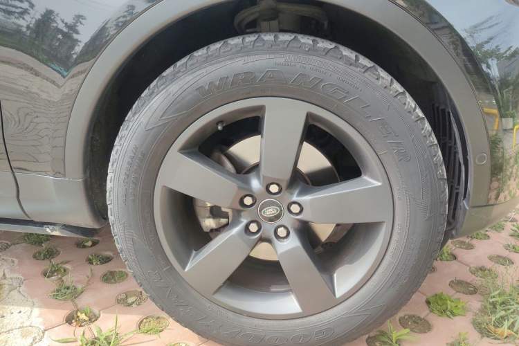 Used Land Rover Discovery 2019 2.0T HSE Right Front Wheel Hub