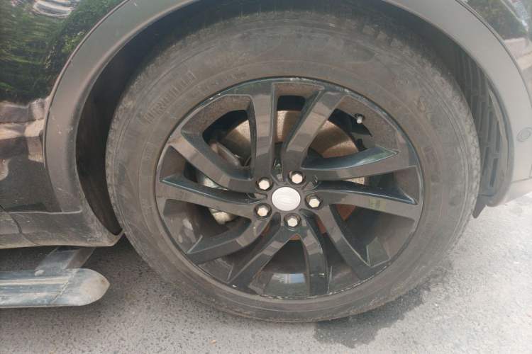 Used Land Rover Discovery 2019 2.0T HSE Right Front Wheel Hub