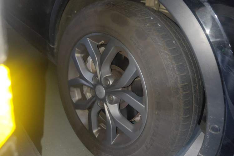 Used Land Rover Discovery 2019 3.0 SC V6 SE Right Front Wheel Hub