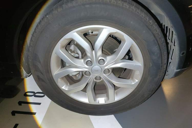 Used Land Rover Discovery 2019 2.0T SE Right Front Wheel Hub