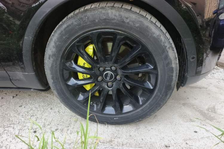 Used Land Rover Discovery 2019 3.0 SC V6 SE Right Front Wheel Hub
