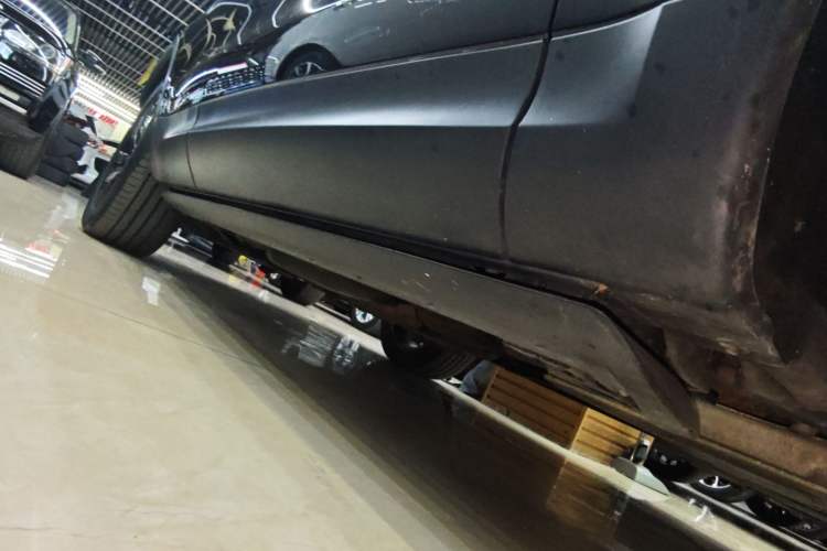 Used Land Rover Discovery 2019 3.0 SC V6 HSE Right Side Sill