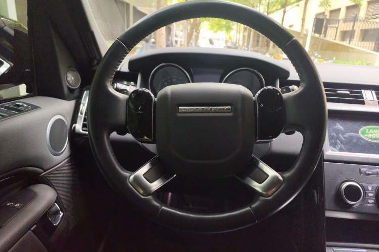 Used Land Rover Discovery 2019 3.0 SC V6 SE Steering Wheel