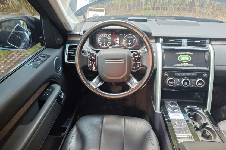 Used Land Rover Discovery 2019 3.0 SC V6 HSE Steering Wheel