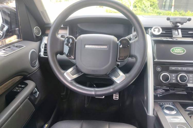 Used Land Rover Discovery 2019 2.0T HSE Steering Wheel