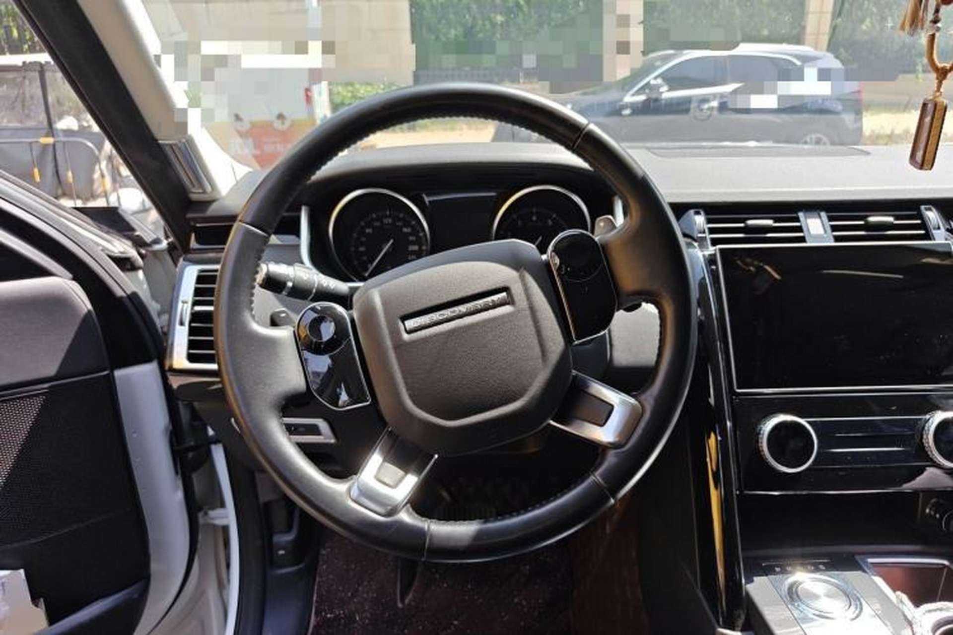 Used Land Rover Discovery 2019 2.0T SE Steering Wheel