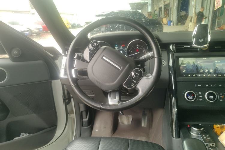 Used Land Rover Discovery 2019 2.0T SE Steering Wheel